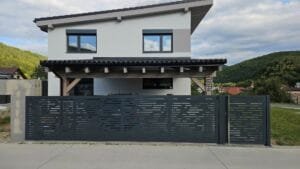 Hliníková samonosná brána s bráničkou, Model LONODN, ral 7016